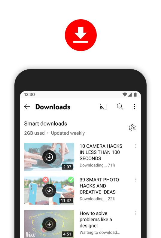 Tela de um smartphone mostrando os downloads no YouTube Premium.  
